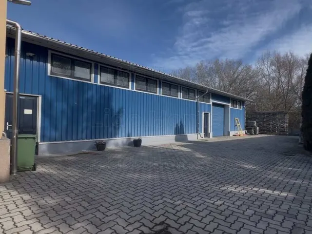 Eladó kereskedelmi és ipari ingatlan Székesfehérvár 1893 nm