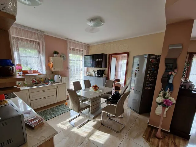 Eladó lakás Székesfehérvár, Feketehegy 86 nm