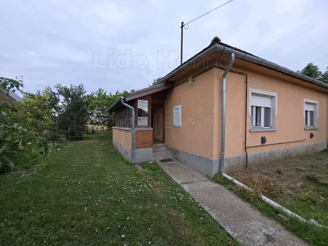 Eladó ház Kisláng 79 nm