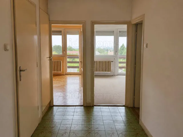 Eladó lakás Székesfehérvár, Öreghegy 243 nm