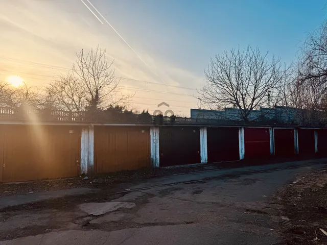 Eladó garázs Budapest XI. kerület, Albertfalva 15 nm
