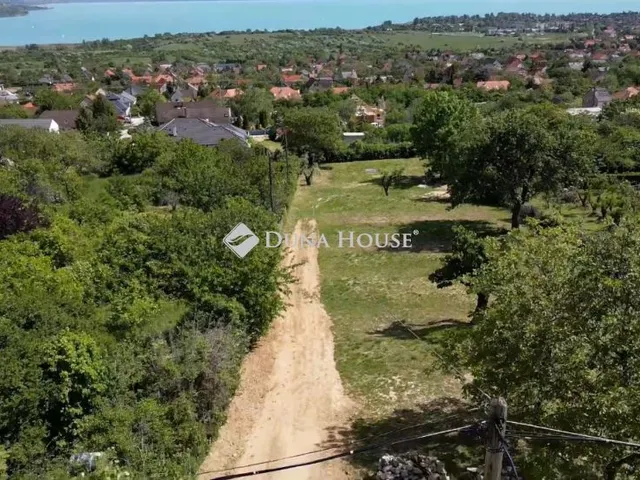 Eladó telek Balatonalmádi 2450 nm