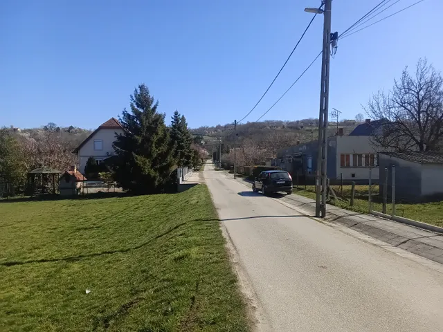 Eladó telek Kőröshegy 855 nm