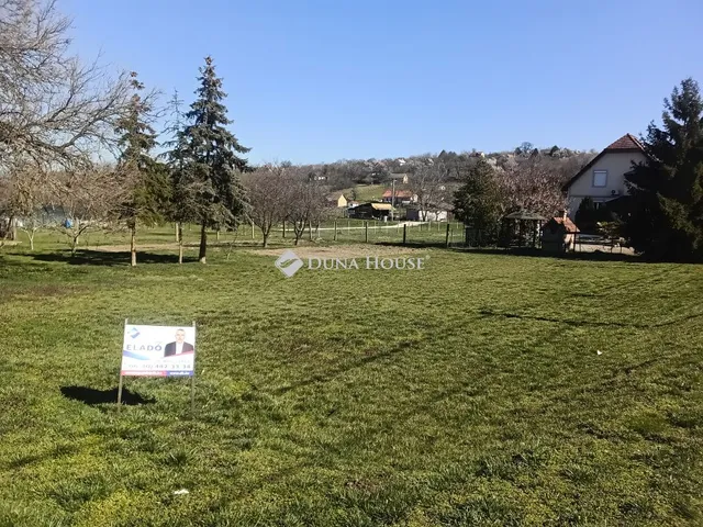 Eladó telek Kőröshegy 855 nm