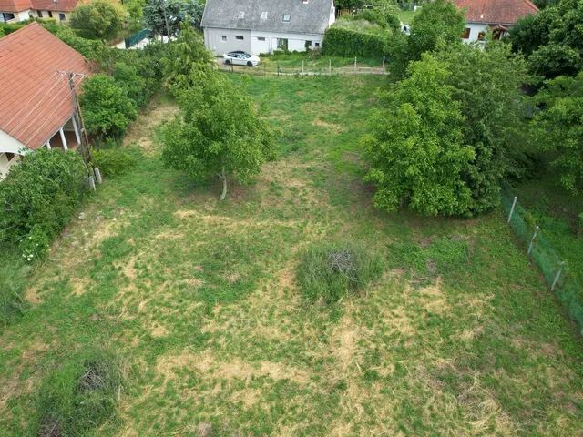 Eladó telek Balatonalmádi 1539 nm
