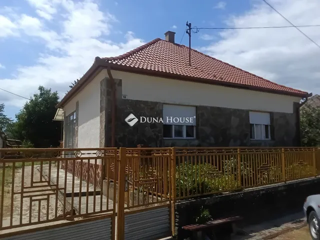 Eladó ház Táska 94 nm