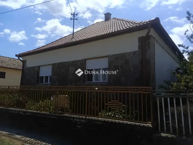 Eladó ház Táska 94 nm