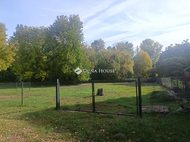 Eladó telek Balatonfűzfő 952 nm