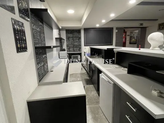 Eladó kereskedelmi és ipari ingatlan Ajka 135 nm