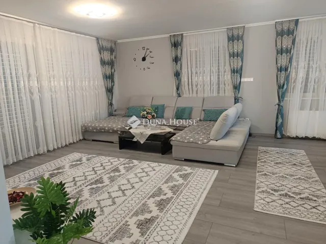 Eladó ház Balatonakali 299 nm