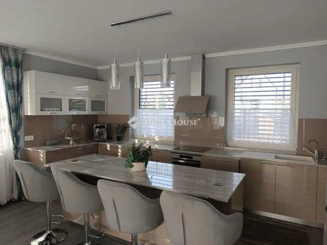 Eladó ház Balatonakali 299 nm