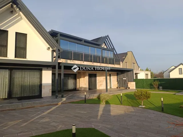 Eladó ház Balatonakali 299 nm