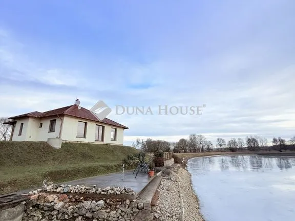 Eladó ház Ajka 220 nm