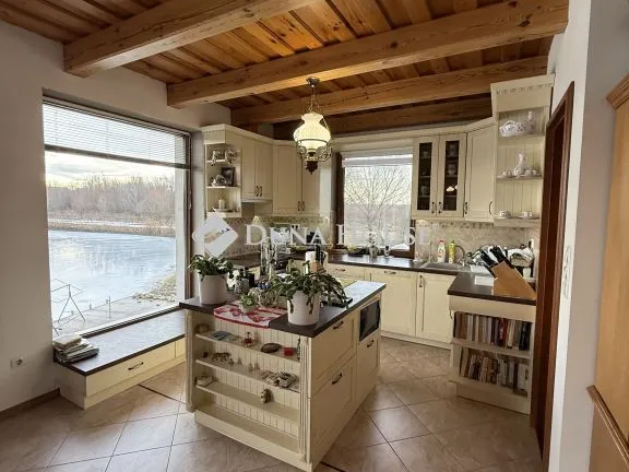 Eladó ház Ajka 220 nm