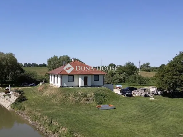 Eladó ház Ajka 220 nm