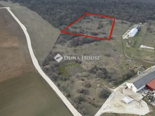 Eladó telek Veszprémfajsz 11523 nm