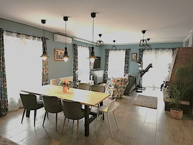 Eladó ház Sóly 220 nm