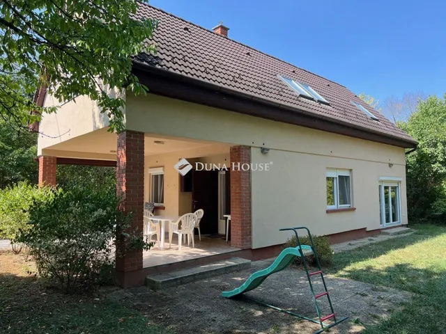 Eladó üdülő és hétvégi ház Balatonkenese 116 nm