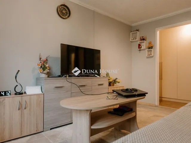 Eladó lakás Hajmáskér 34 nm