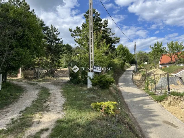 Eladó telek Paloznak 667 nm