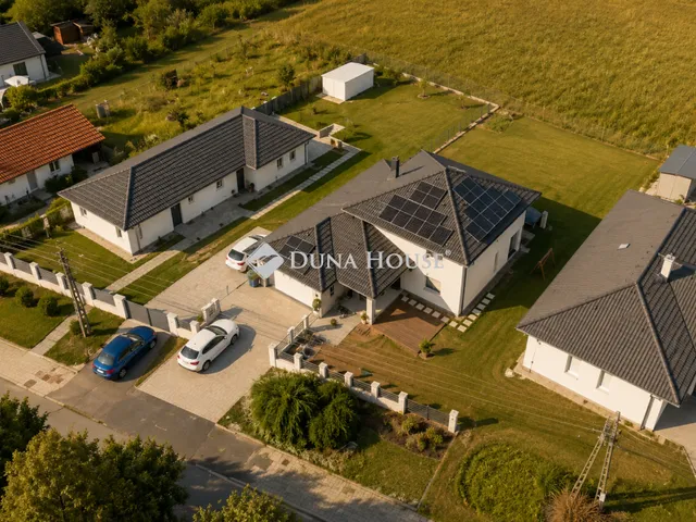 Eladó ház Nemesvámos 210 nm