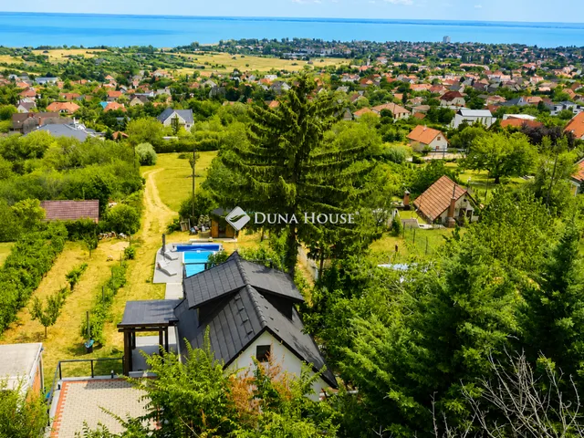 Eladó nyaraló Balatonalmádi 53 nm