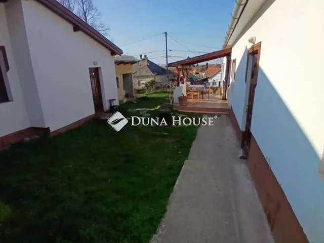 Eladó ház Lovas, Malomvölgy utca 165 nm