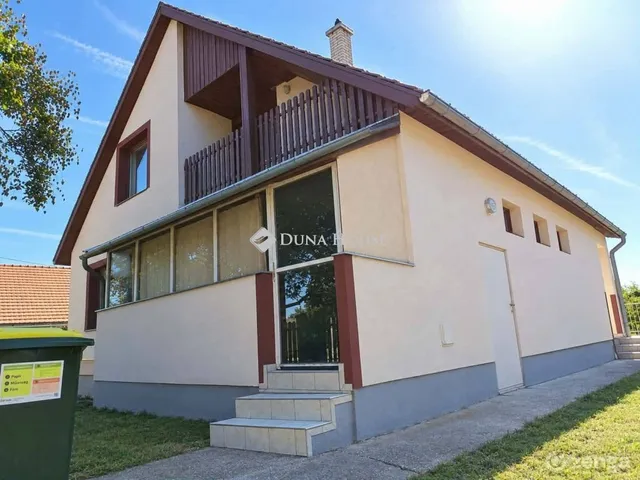 Eladó ház Balatonfőkajár, Árpád utca 210 nm