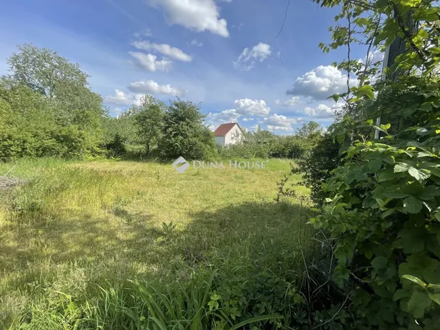 Eladó telek Monorierdő 700 nm