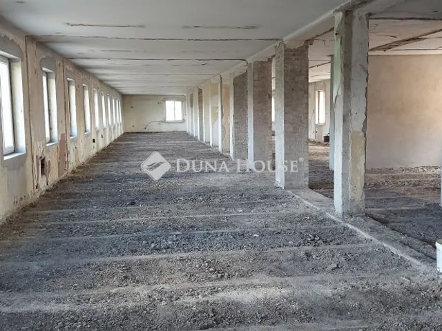 Kiadó kereskedelmi és ipari ingatlan Budapest X. kerület, Gyömrői út 550 nm
