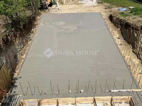 Eladó telek Budapest III. kerület 668 nm