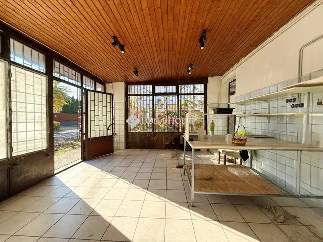 Kiadó kereskedelmi és ipari ingatlan Budapest X. kerület 130 nm