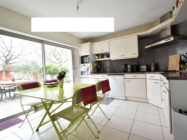 Eladó kereskedelmi és ipari ingatlan Veszprém, Egyetemváros 37 nm