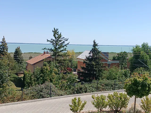 Eladó lakás Balatonalmádi, Káptalanfüred, József Attila utca 78 nm