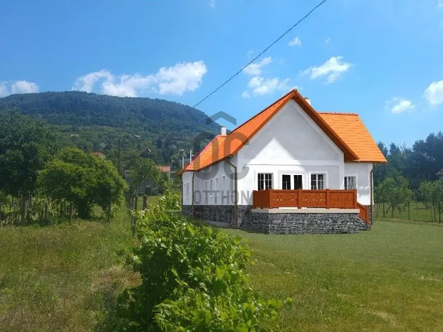 Eladó telek Badacsonytördemic 2596 nm
