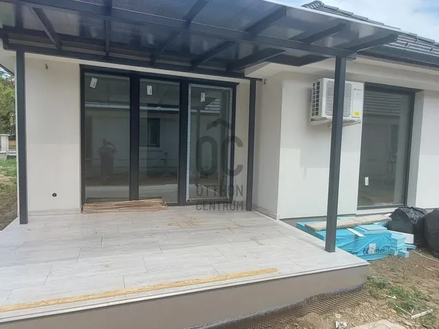 Eladó nyaraló Vonyarcvashegy 88 nm