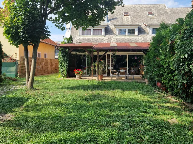 Eladó nyaraló Balatonmáriafürdő 161 nm