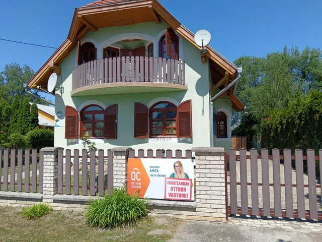 Eladó nyaraló Balatonmáriafürdő 140 nm