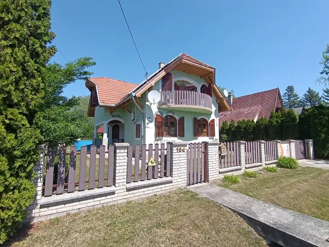 Eladó nyaraló Balatonmáriafürdő 140 nm