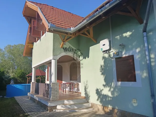 Eladó nyaraló Balatonmáriafürdő 140 nm