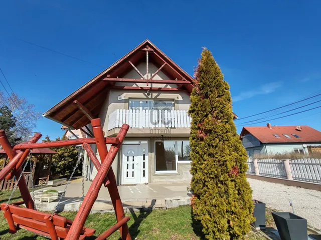 Eladó nyaraló Balatonmáriafürdő 160 nm