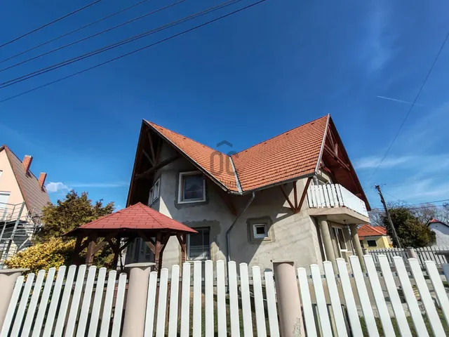 Eladó nyaraló Balatonmáriafürdő 160 nm