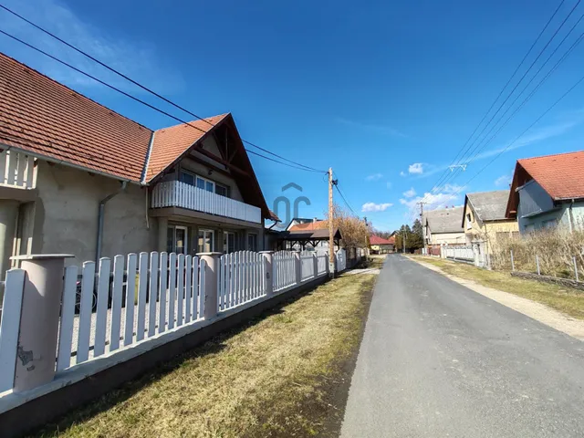 Eladó nyaraló Balatonmáriafürdő 160 nm