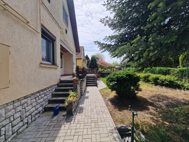 Eladó ház Fonyód 250 nm