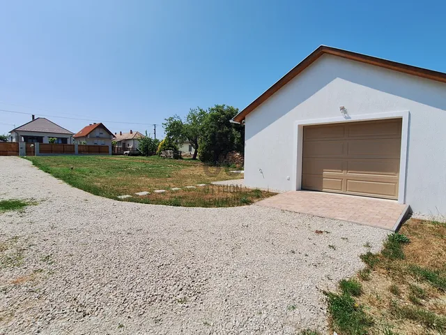Eladó telek Balatonújlak 1837 nm