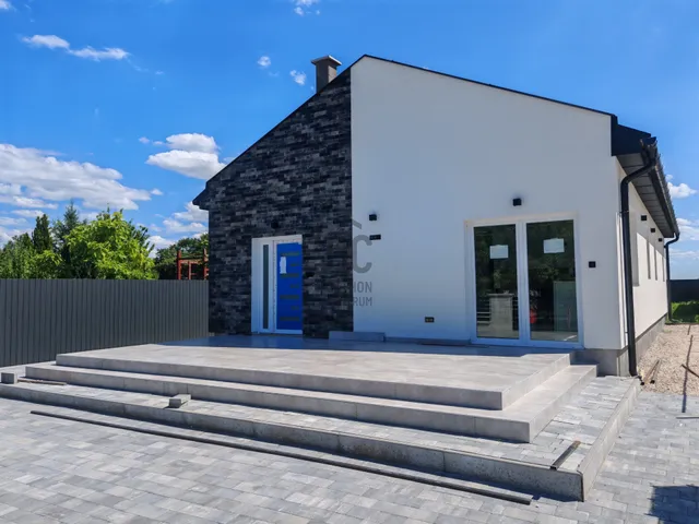 Eladó nyaraló Balatonmáriafürdő 125 nm