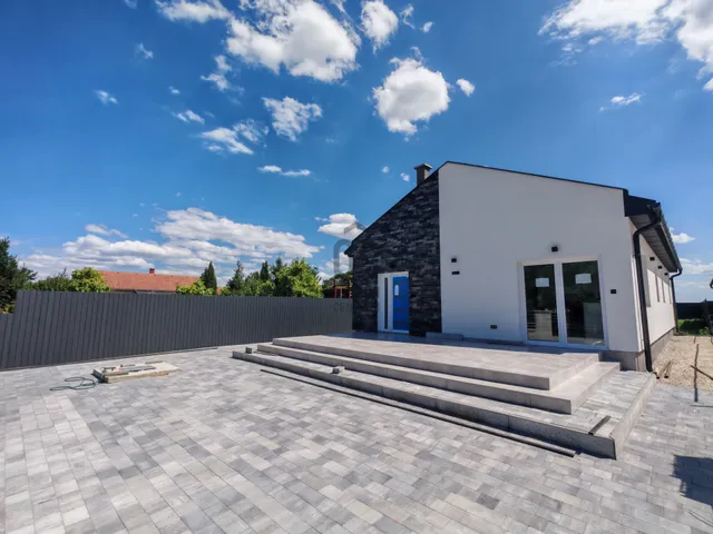 Eladó nyaraló Balatonmáriafürdő 125 nm