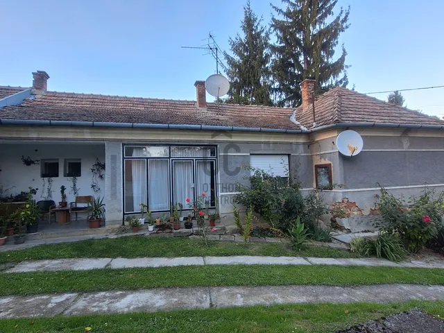 Eladó ház Gadány 90 nm