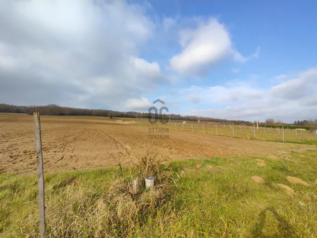 Eladó telek Alsópáhok 2200 nm