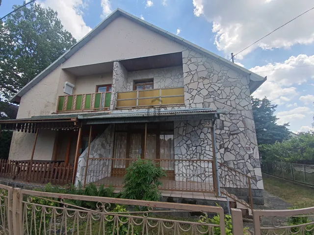 Eladó nyaraló Balatonmáriafürdő 90 nm